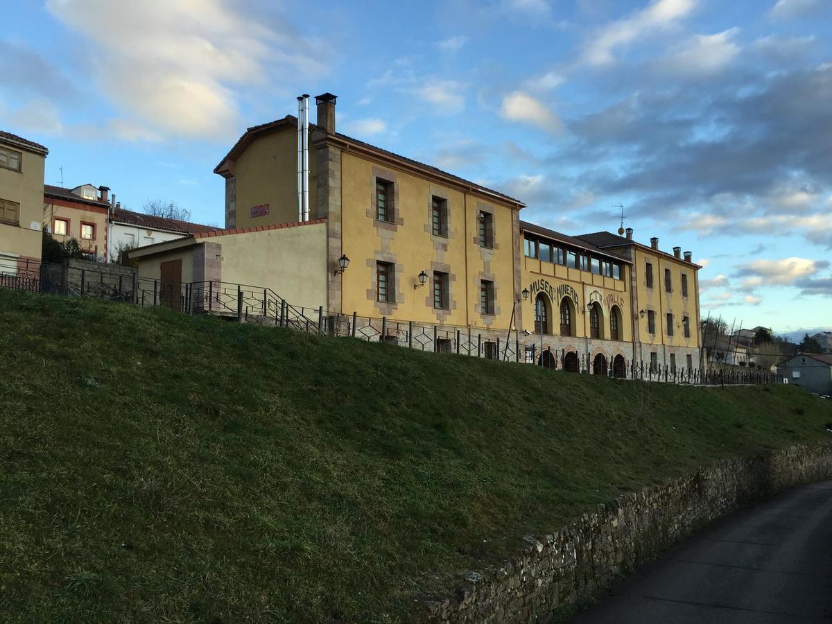 Hotel Rural El Valle Barruelo de Santullan ภายนอก รูปภาพ